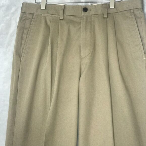 Eddie Bauer Wrinkle Resistant Classic Fit Pants Mens 34 Khaki Tan Cotton Pleated - Picture 3 of 9